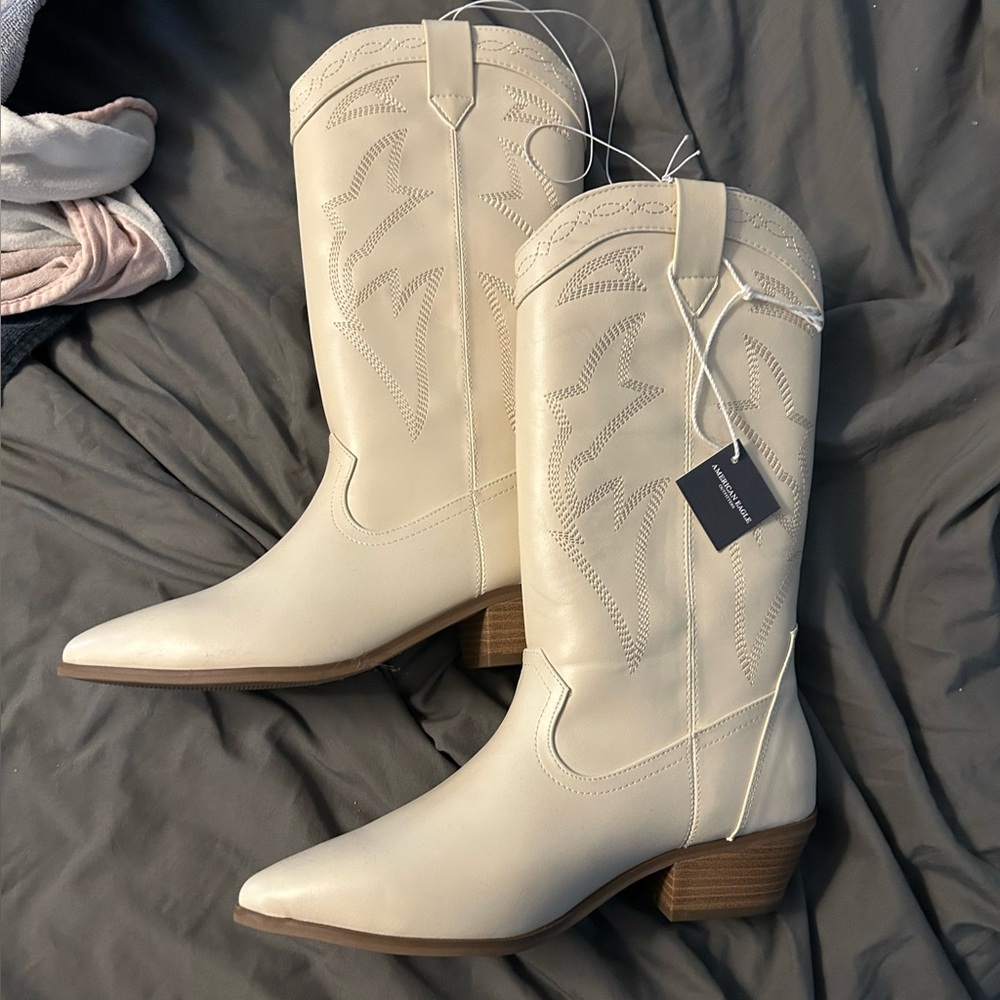 nwt size 8 white american eagle boots